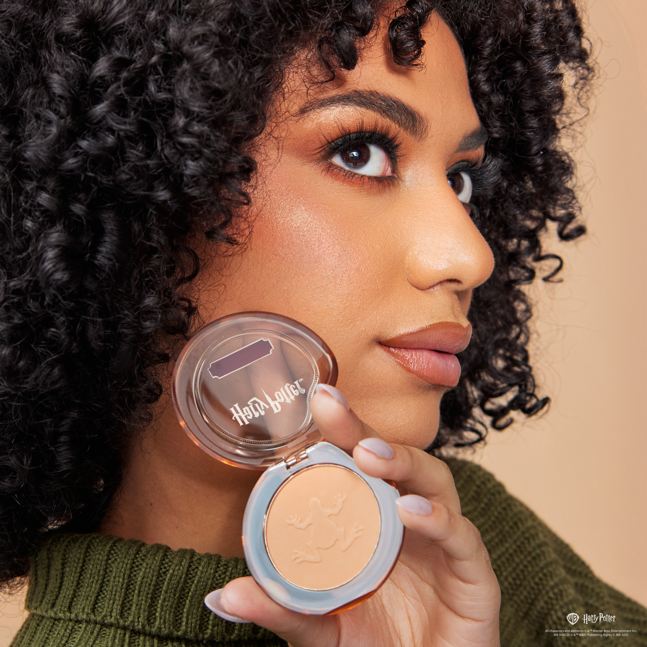 Harry Potter Holiday | Chocolate Frog™ Bronzer Powder model with product