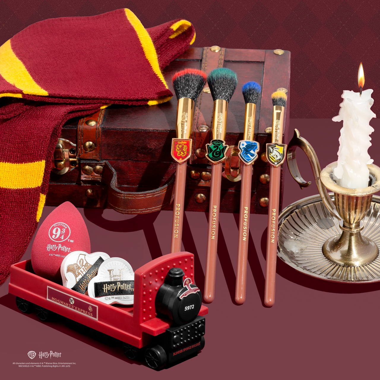 Harry Potter Holiday | Hogwarts™ Express Sponge Set and brush lifestyle