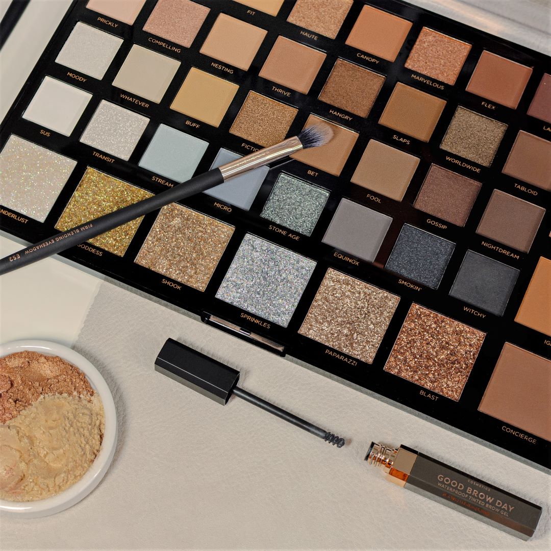 MOONSTONE eyeshadow palette