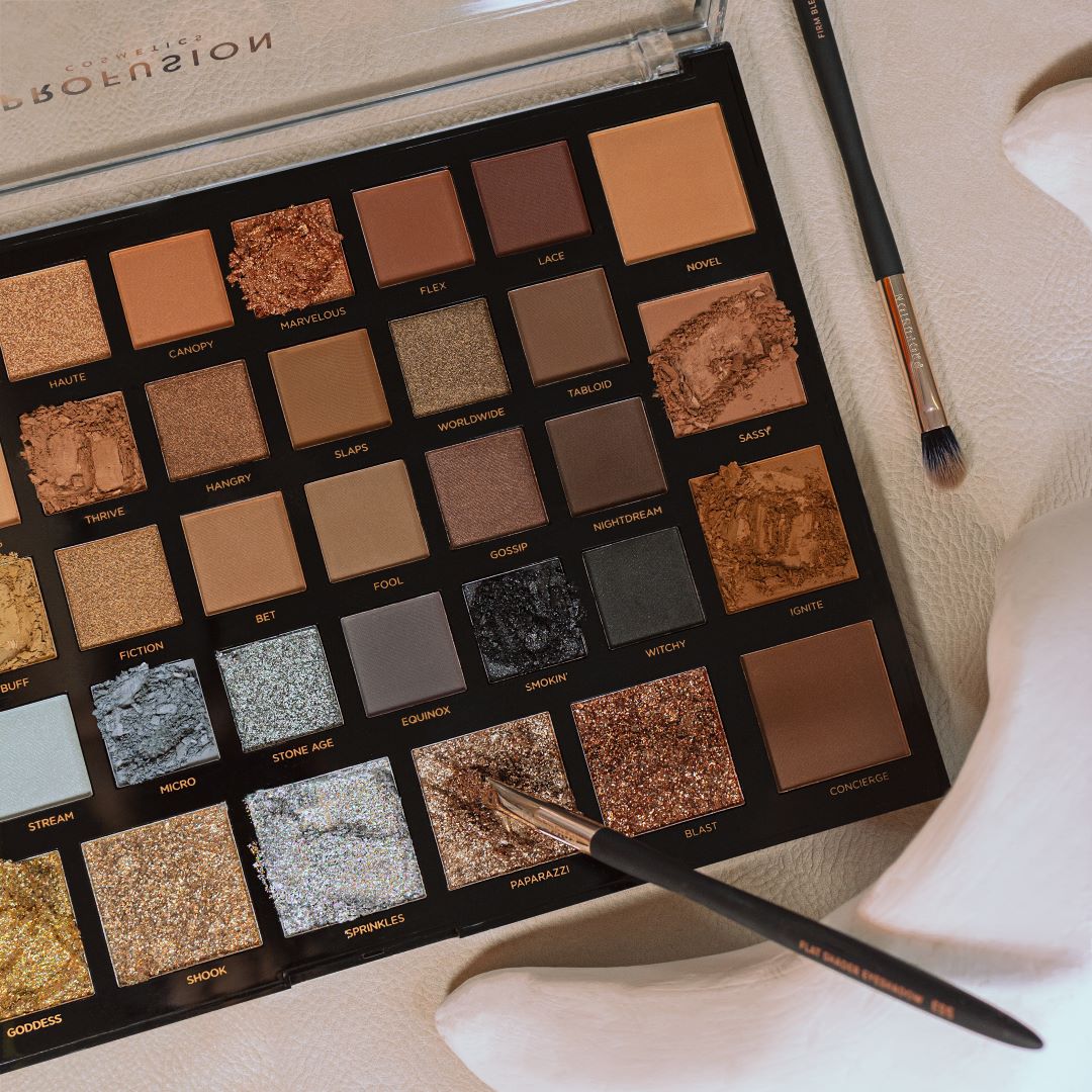 MOONSTONE eyeshadow palette