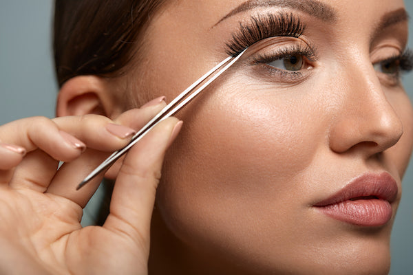 How to Wear False Eyelashes