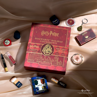 Harry Potter Holiday | Hogwarts™ Holiday Countdown 12 Days Advent Calendar Lifestyle Image