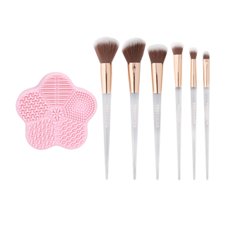 6 makeup brush with a brush cleaner made with silicone