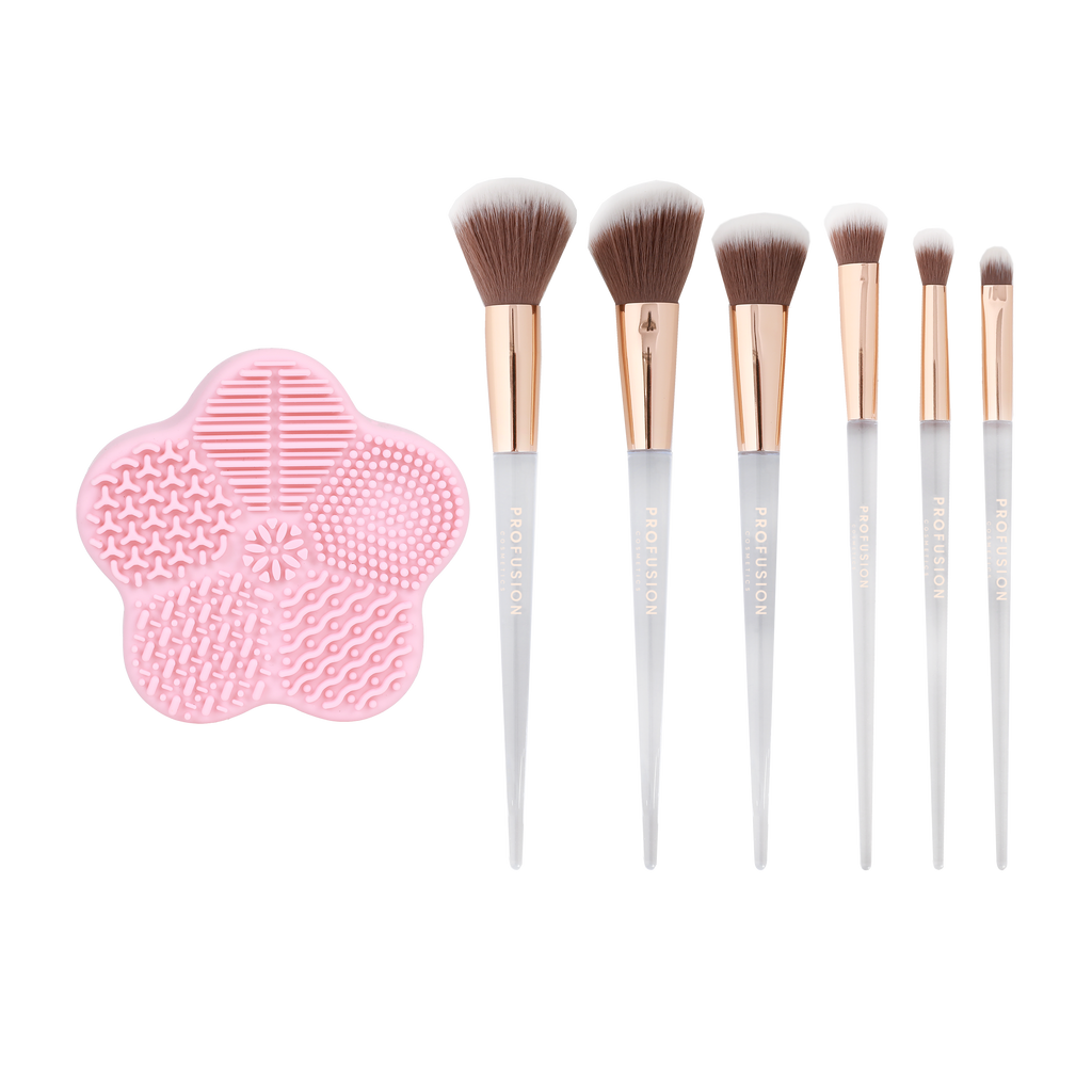 6 makeup brush with a brush cleaner made with silicone