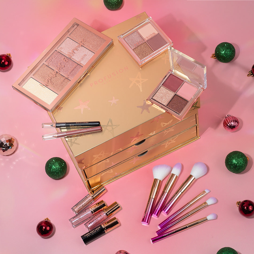 Eyeshadow palettes, highlighter and bronze palette, mascara, eye topper, lip gloss and best makeup brushes set, lip liner and eyeliner.