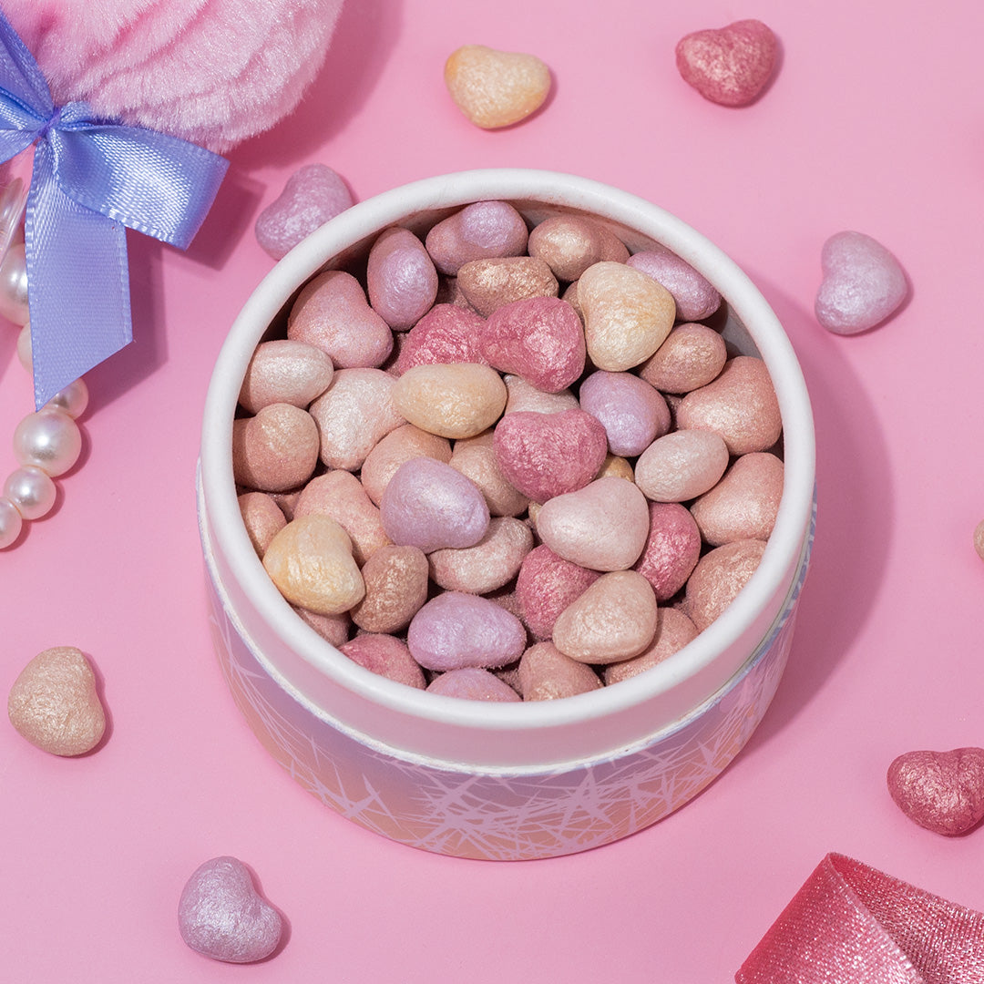 Lifestyle shot of illuminating pearl powders