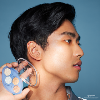 Harry Potter Holiday | Magical Charms Illuminating Highlighter Quad model with product