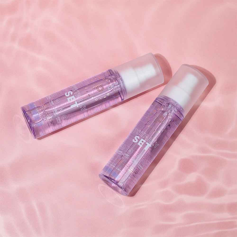 Totally Set Illuminating Setting Mist Lifestyle