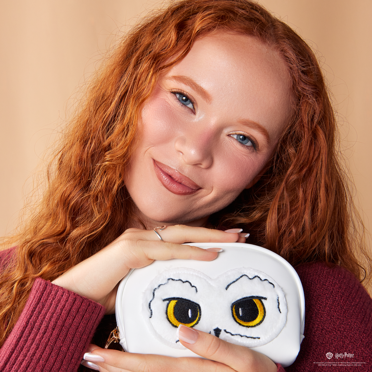 Harry Potter Holiday | Hedwig™ Makeup Bag model with product