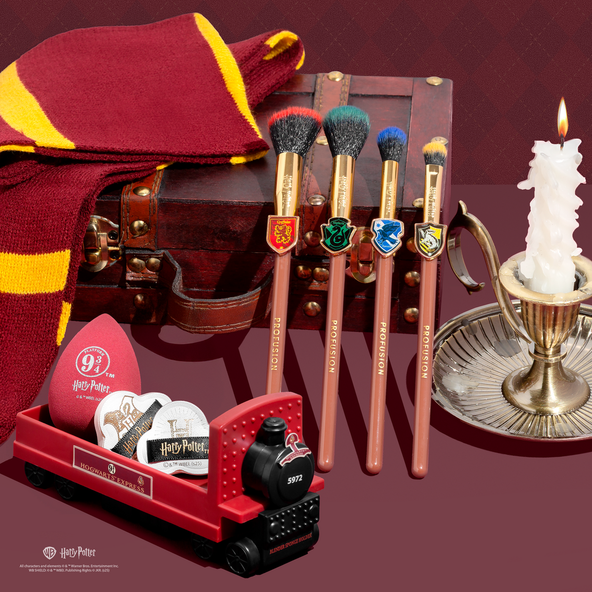 Harry Potter Holiday | Hogwarts™ Express Sponge Set and brush lifestyle